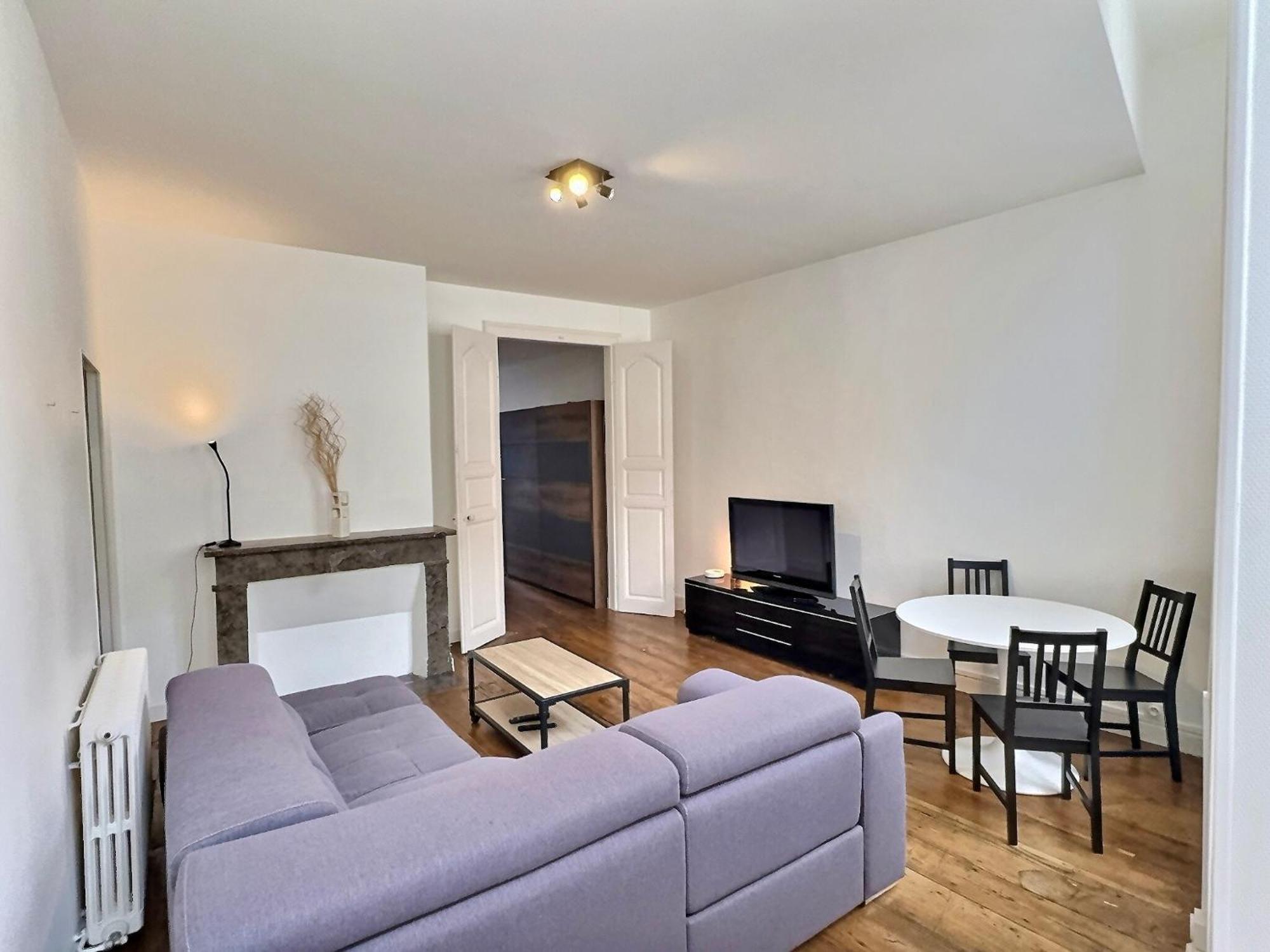 Wonderhost, Superbes Volumes Et Charme De L'Ancien Apartman Pau Kültér fotó
