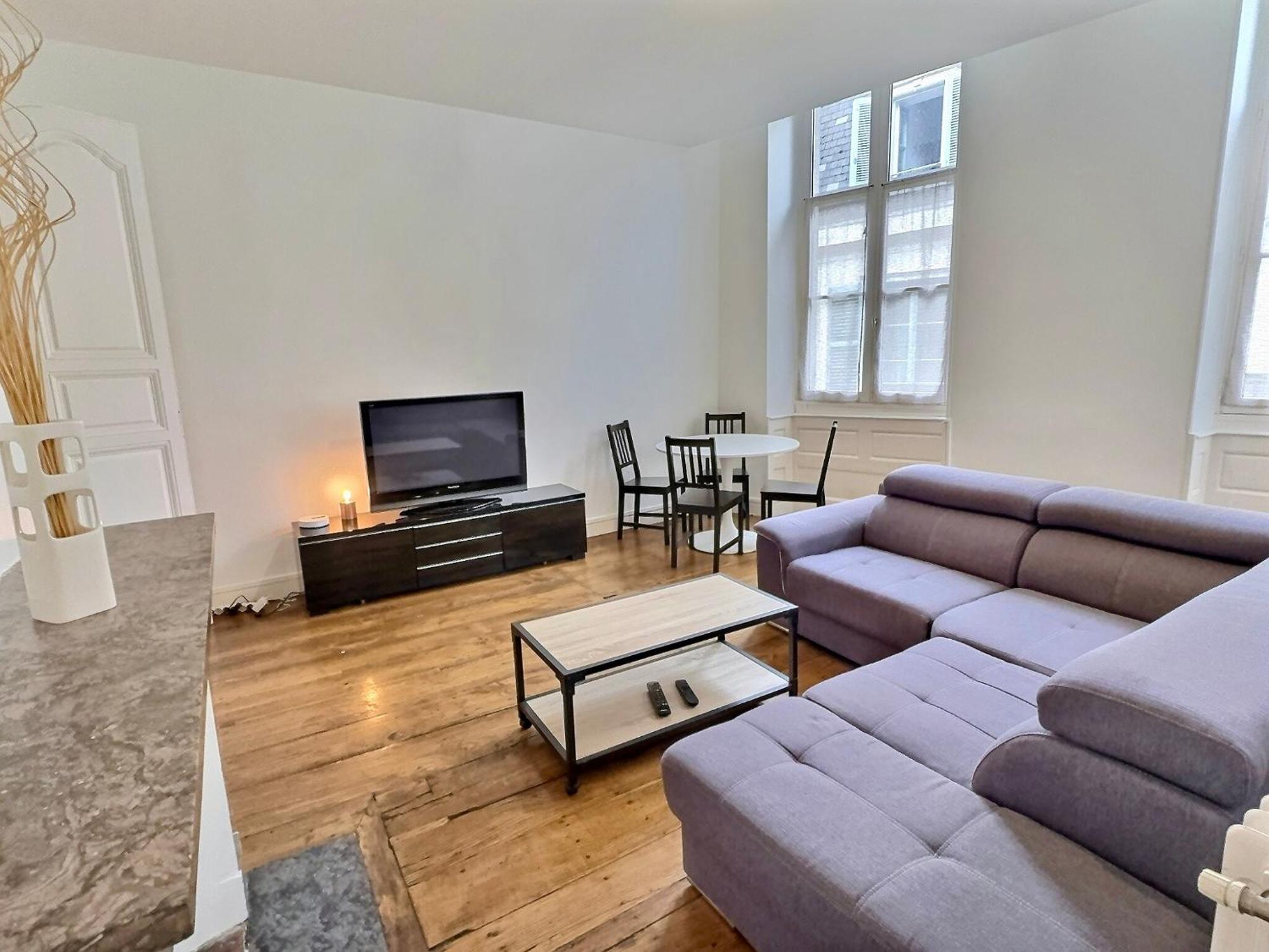 Wonderhost, Superbes Volumes Et Charme De L'Ancien Apartman Pau Kültér fotó
